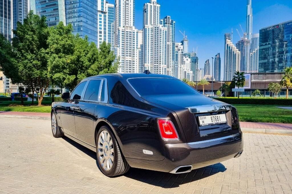 Rolls Royce phantom rental by Wall Street luxury car rental Dubai
